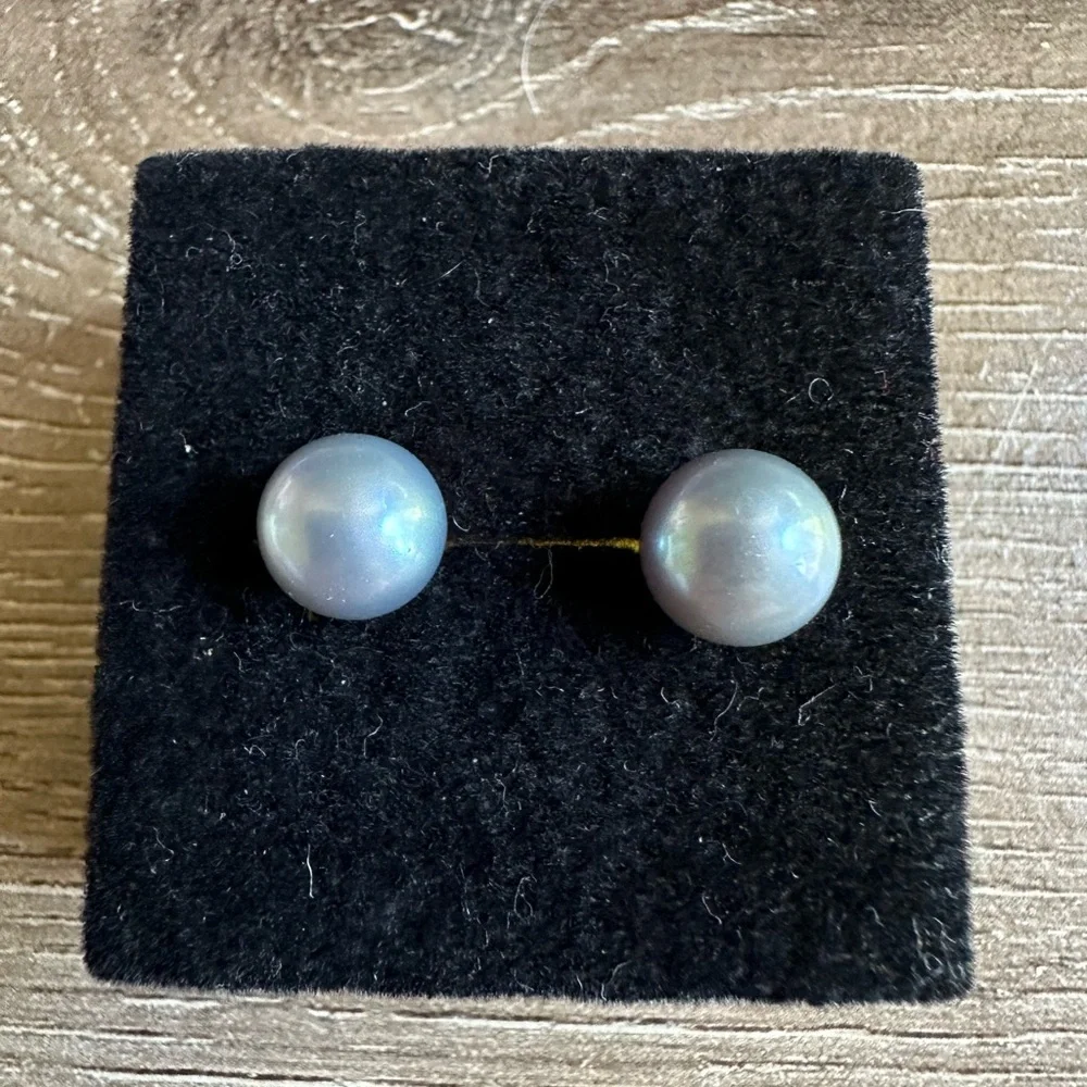 Elegant Silver Pearl Stud Earrings - Picture 1 of 6